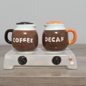 Cracker Barrel Coffee Pots Salt & Pepper Set NIB